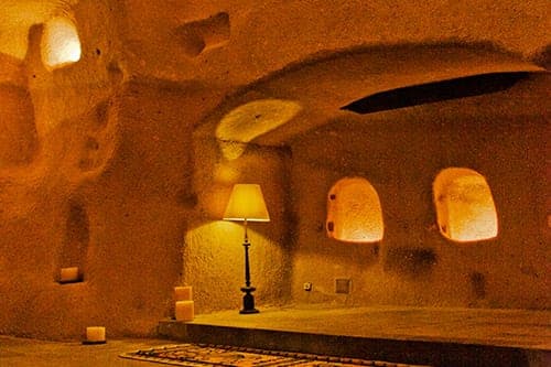 Manastır Konak ve “Bezirhane”	